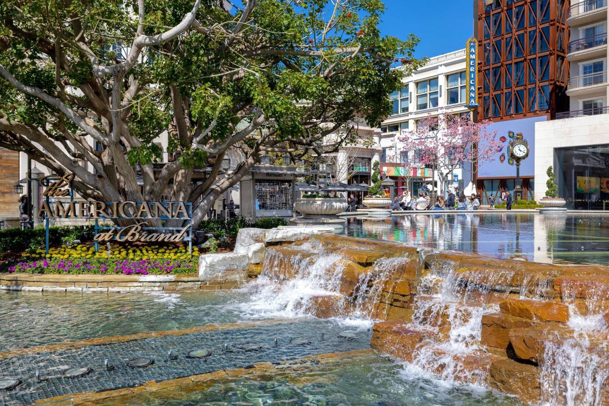 Holiday Inn Express & Suites - Glendale Downtown Eksteriør billede